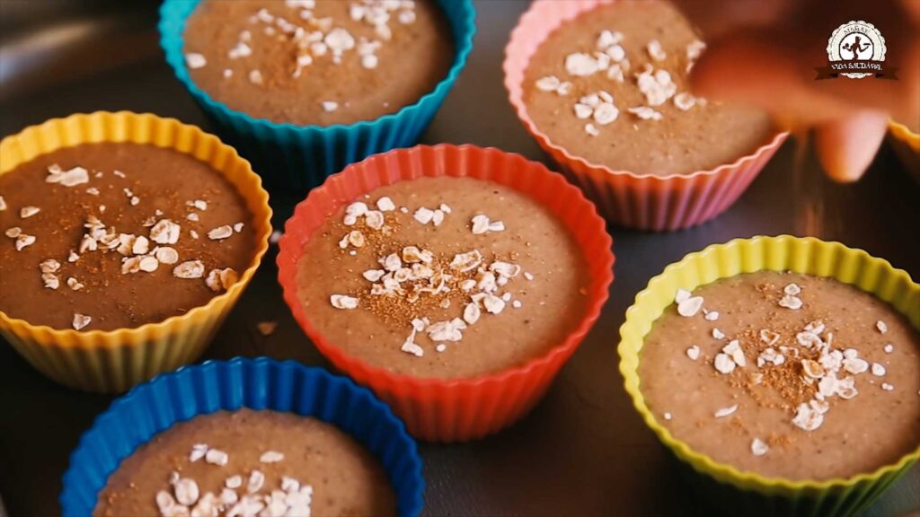 Bolinho de Banana com Aveia, Iogurte e Canela